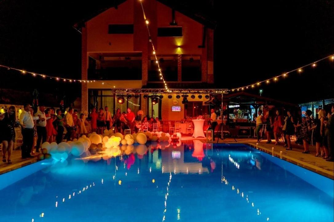 Pensiunea Luminita Тыргу-Жиу Экстерьер фото